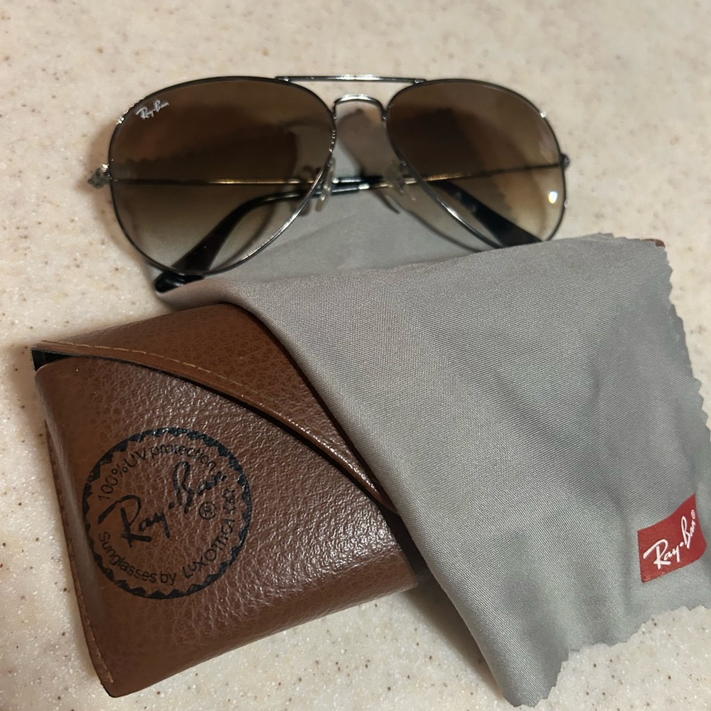 Ray-Ban Black Aviator Sunglasses with Brown Case